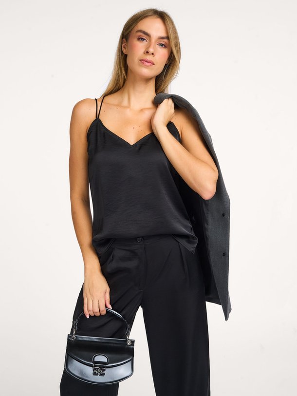 Ontdek de Obu geweven top van Dante 6 in de kleur zwart bij Orangebag. Op werkdagen voor 21:45 besteld, morgen in huis.