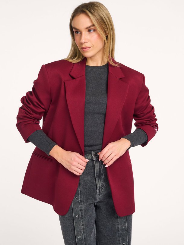Ontdek de Viscosemix oversized blazer van Alix The Label in de kleur Bordeauxrood bij Orangebag. Op werkdagen voor 21:45 besteld, morgen in huis.