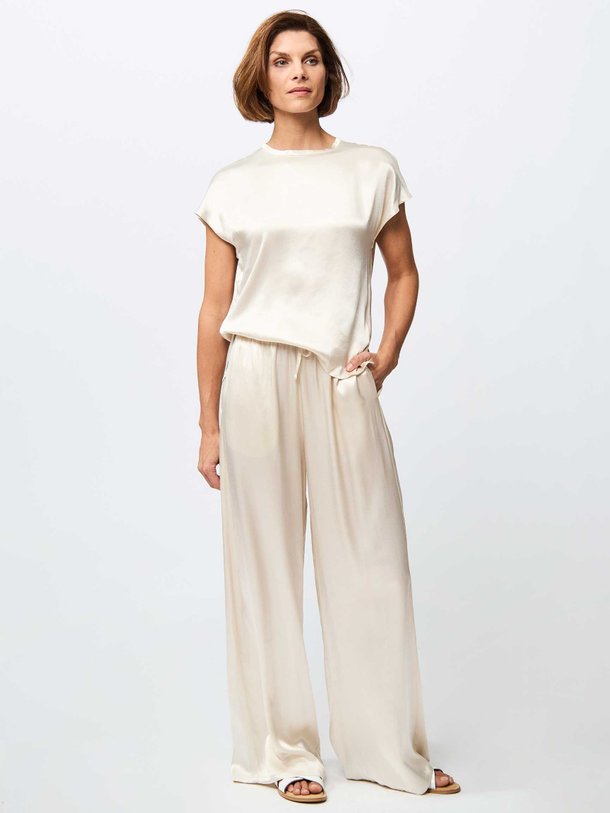 Ontdek de Sammy viscose broek van Alchemist in de kleur ecru bij Orangebag. Op werkdagen voor 21:45 besteld, morgen in huis.