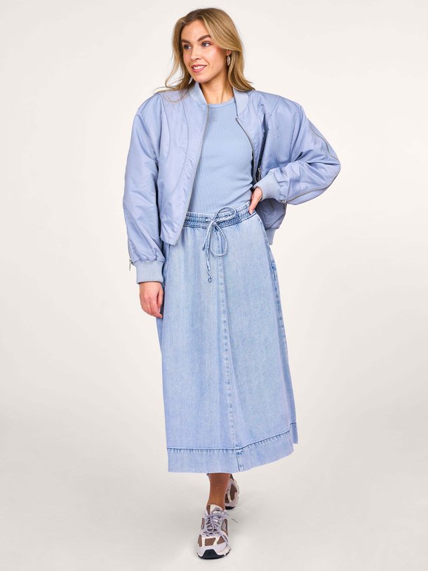 Ontdek de Felina denim rok van Gestuz in de kleur blauw bij Orangebag. Op werkdagen voor 21:45 besteld, morgen in huis.