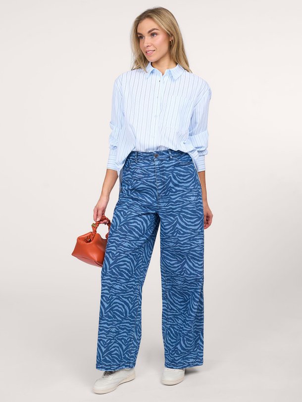 Ontdek de Mase high waist wide leg jeans met print van Modstrom in de kleur blauw bij Orangebag. Op werkdagen voor 21:45 besteld, morgen in huis.