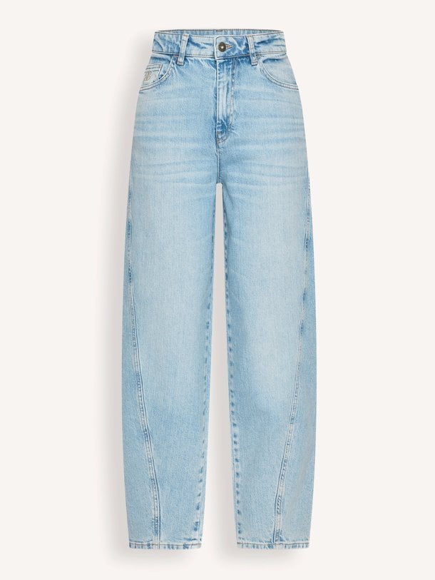 By-Bar Begum mid waist barrel fit jeans - Lichtblauw Ontdek de Begum mid waist barrel fit jeans van By-Bar in de kleur Lichtblauw bij Orangebag. Op werkdagen voor 21:45 besteld, morgen in huis.