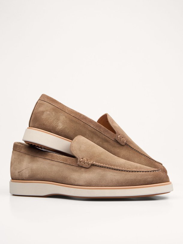 Ontdek de Apolo suéde instappers van Magnanni in de kleur lichtbruin bij Orangebag. Op werkdagen voor 21:45 besteld, morgen in huis.