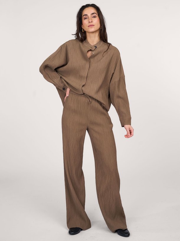 Ontdek de Angela viscosemix wide leg broek van Co'Couture in de kleur camel bij Orangebag. Op werkdagen voor 21:45 besteld, morgen in huis.