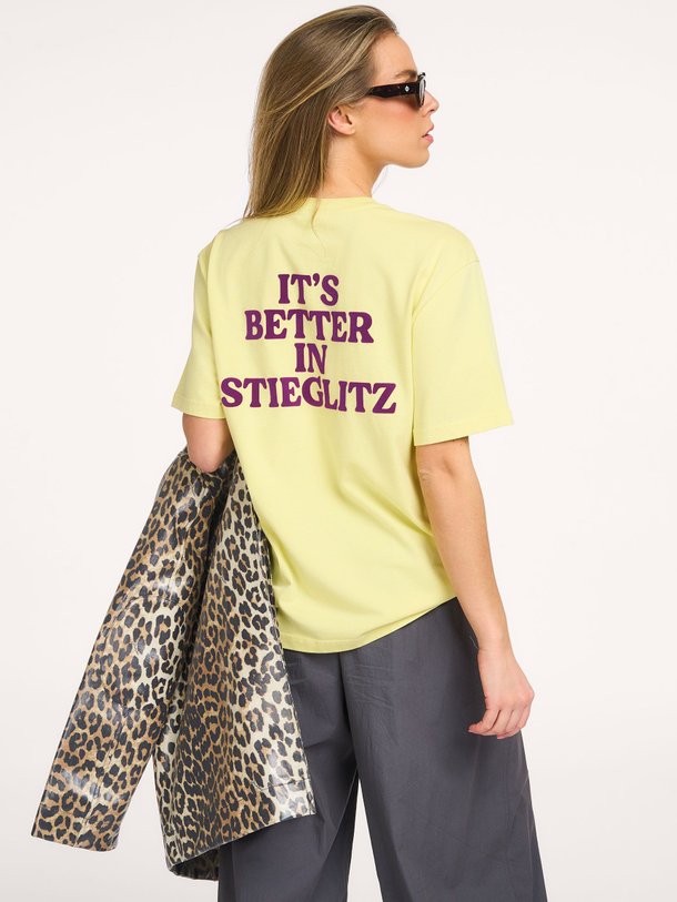 Ontdek de Branca katoenen T-shirt met print van Stieglitz in de kleur Geel bij Orangebag. Op werkdagen voor 21:45 besteld, morgen in huis.