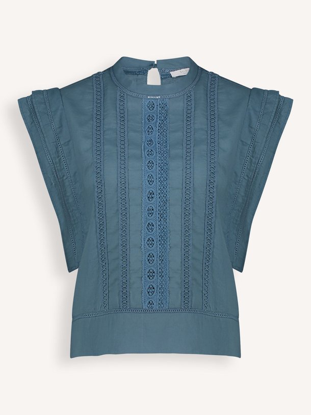 Ontdek de Xena katoenen top met borduursel van By-Bar in de kleur blauw bij Orangebag. Op werkdagen voor 21:45 besteld, morgen in huis.