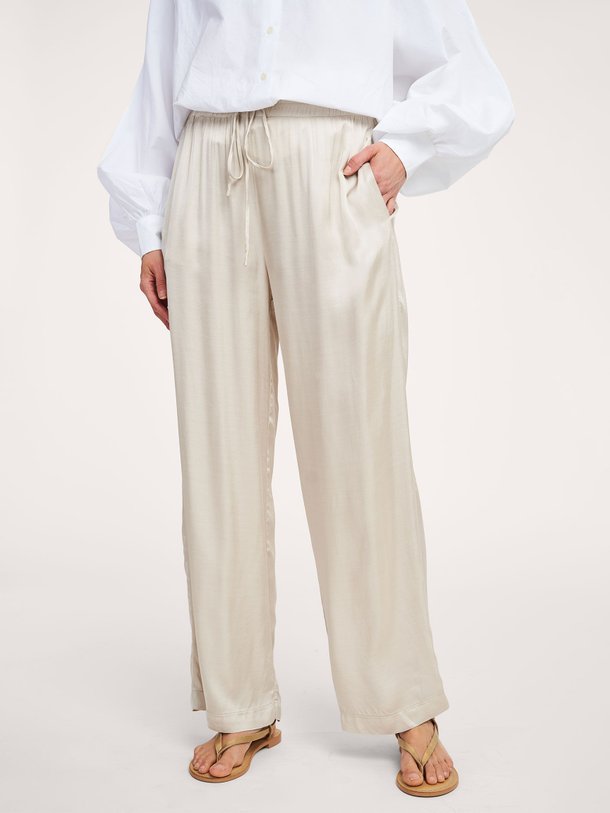 Ontdek de Viscose wide leg broek van Greek Archaic Kori in de kleur beige bij Orangebag. Op werkdagen voor 21:45 besteld, morgen in huis.