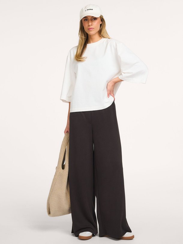 Ontdek de Zolo modalmix broek van Club L`avenir in de kleur Donkerbruin bij Orangebag. Op werkdagen voor 21:45 besteld, morgen in huis.