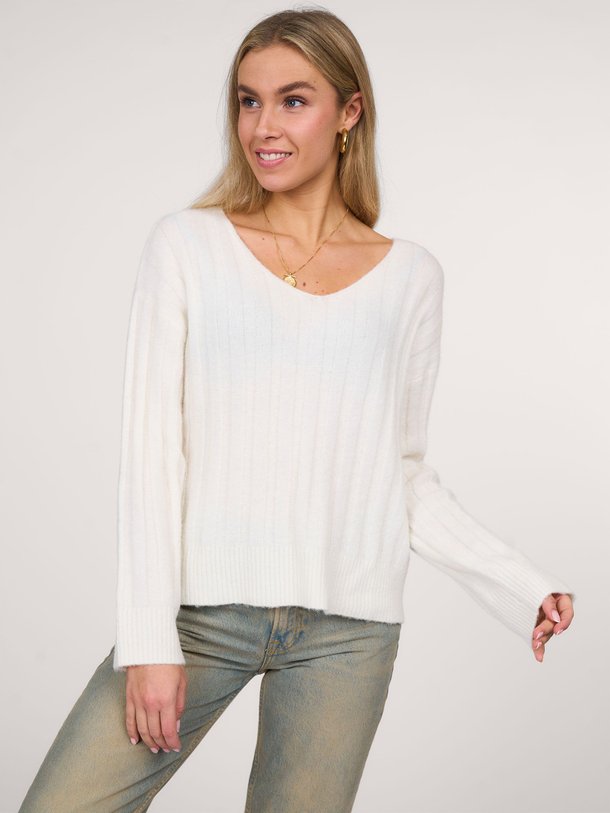 Ontdek de Sanor alpacamix trui van Samsoe Samsoe in de kleur crème bij Orangebag. Op werkdagen voor 21:45 besteld, morgen in huis.