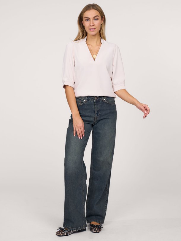 Ontdek de Malina geweven top van Dante 6 in de kleur crème bij Orangebag. Op werkdagen voor 21:45 besteld, morgen in huis.