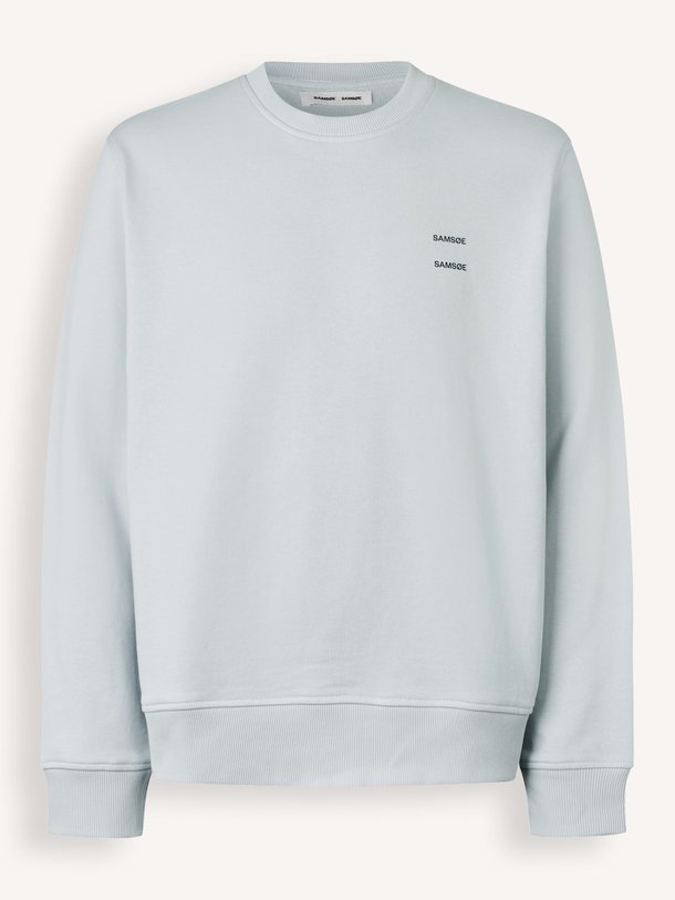 Ontdek de Joel organic cotton logo sweater van Samsoe Samsoe in de kleur Grijsblauw bij Orangebag. Op werkdagen voor 21:45 besteld, morgen in huis.