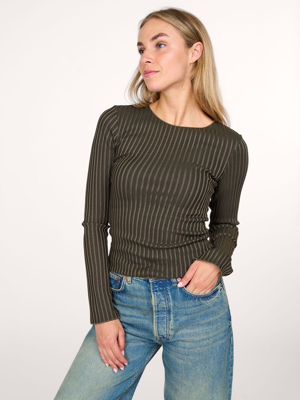 Ontdek de Sacrane jersey rib top van Samsoe Samsoe in de kleur donkergroen bij Orangebag. Op werkdagen voor 21:45 besteld, morgen in huis.