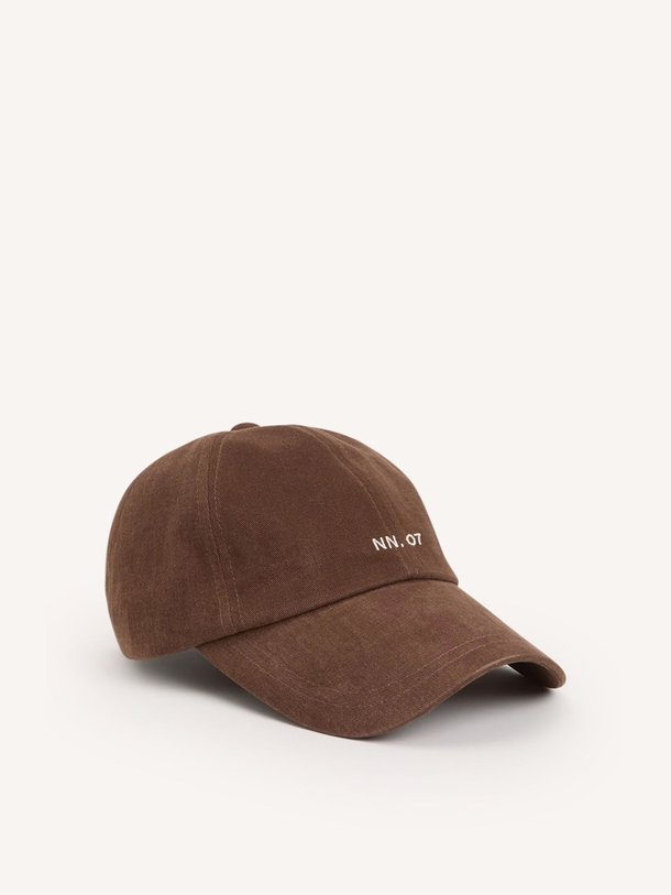 Ontdek de Katoenen pet van NN.07 in de kleur Donkerbruin bij Orangebag. Op werkdagen voor 21:45 besteld, morgen in huis.
