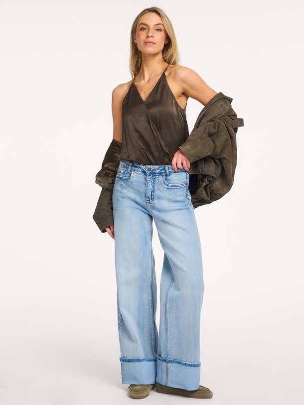 Ontdek de Ikan high waist wide leg stretch jeans van My Essential Wardrobe in de kleur Blauw bij Orangebag. Op werkdagen voor 21:45 besteld, morgen in huis.