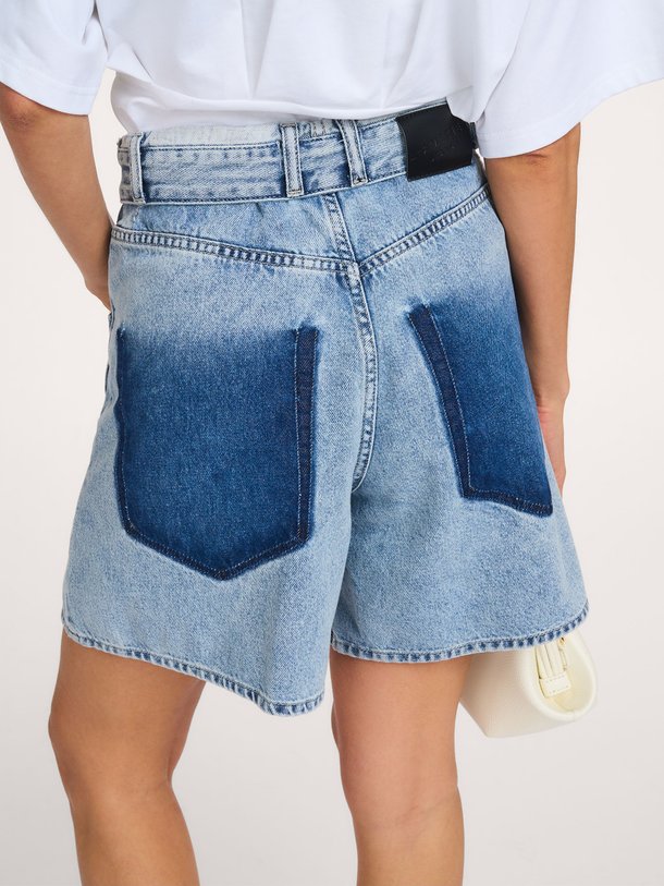 Ontdek de Denim short van Haute L'Amitié in de kleur Blauw bij Orangebag. Op werkdagen voor 21:45 besteld, morgen in huis.