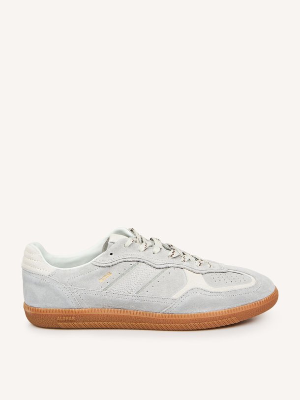 Ontdek de Tb.490 suède sneakers van Alohas in de kleur Lichtgrijs bij Orangebag. Op werkdagen voor 21:45 besteld, morgen in huis.