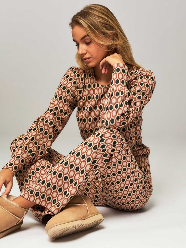 Ontdek de Viscosemix top met print van Summum in de kleur camel bij Orangebag. Op werkdagen voor 21:45 besteld, morgen in huis.