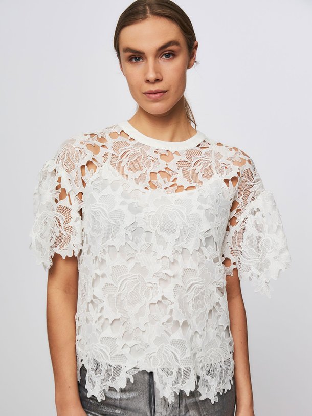 Ontdek de Kristeen geweven broderie top van Hofmann Copenhagen in de kleur wit bij Orangebag. Op werkdagen voor 21:45 besteld, morgen in huis.