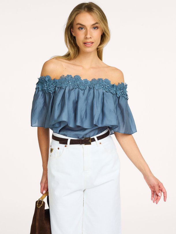 Ontdek de CMMOLLY-BLOUSE van Copenhagen Muse bij Orangebag. Op werkdagen voor 21:45 besteld, morgen in huis.