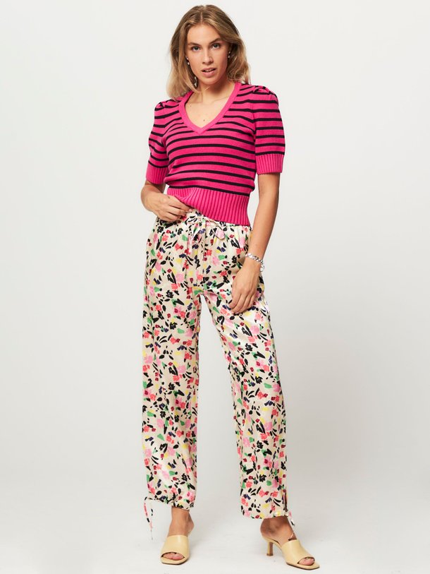 Ontdek de Nipa viscose wide leg broek met print van Baum und Pferdgarten in de kleur ecru bij Orangebag. Op werkdagen voor 21:45 besteld, morgen in huis.