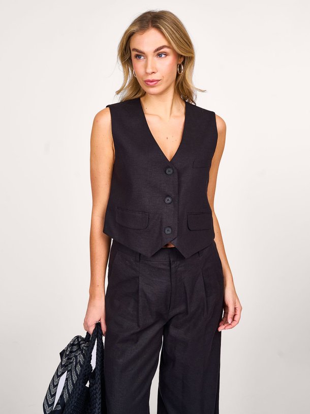 Ontdek de Elarah linnenmix gilet van Gestuz in de kleur zwart bij Orangebag. Op werkdagen voor 21:45 besteld, morgen in huis.