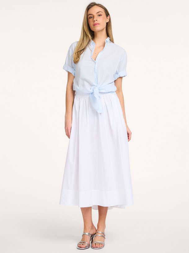 Ontdek de Channing katoenen blouse van Xirena in de kleur Lichtblauw bij Orangebag. Op werkdagen voor 21:45 besteld, morgen in huis.