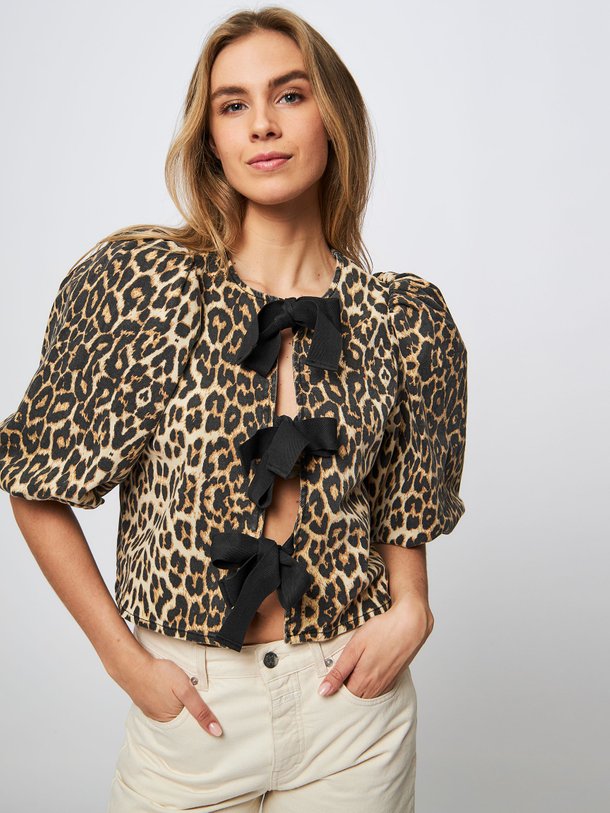 Ontdek de Leo Bow katoenmix reversible leopard top van Co'Couture in de kleur camel bij Orangebag. Op werkdagen voor 21:45 besteld, morgen in huis.