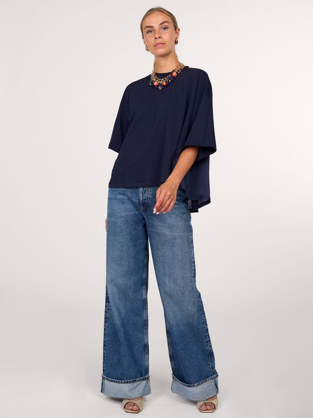 Ontdek de Grovel organic cotton T-shirt van Essentiel Antwerp in de kleur donkerblauw bij Orangebag. Op werkdagen voor 21:45 besteld, morgen in huis.