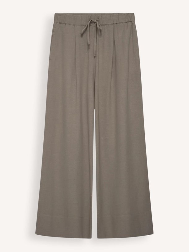 Ontdek de Zadar viscose/linnenmix broek van Club L`avenir in de kleur Taupe bij Orangebag. Op werkdagen voor 21:45 besteld, morgen in huis.