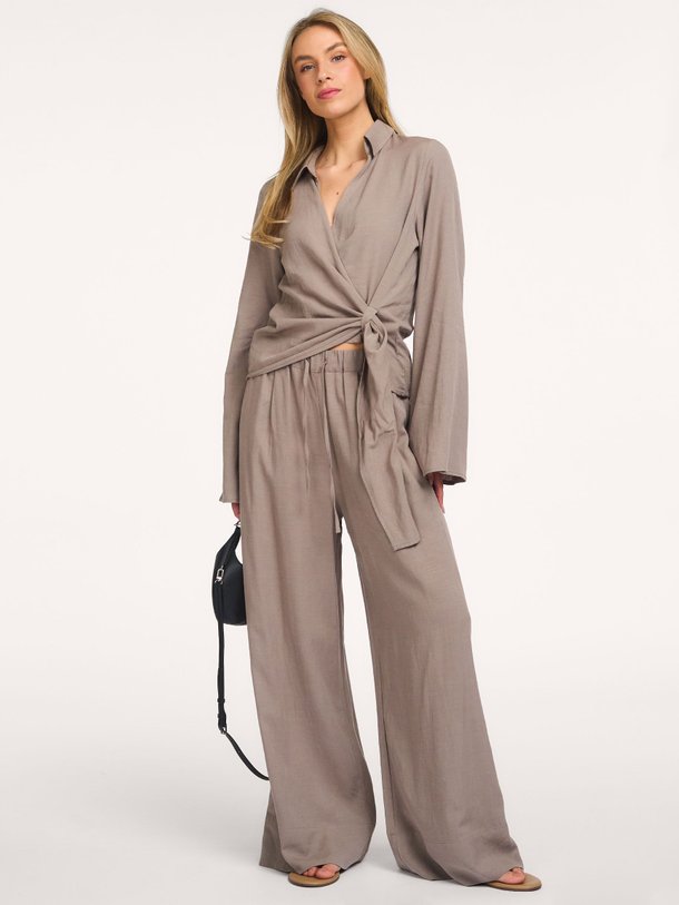 Ontdek de Zadar viscose/linnenmix broek van Club L`avenir in de kleur Taupe bij Orangebag. Op werkdagen voor 21:45 besteld, morgen in huis.