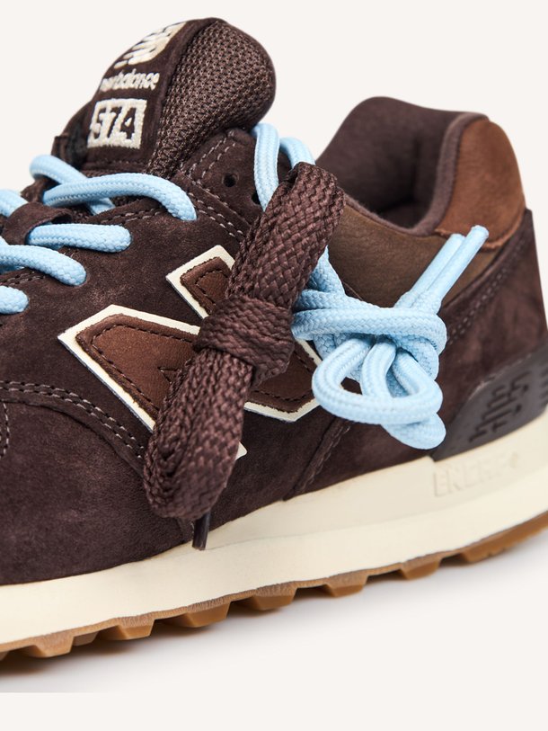 Ontdek de W5747 suède sneakers van New Balance in de kleur Donkerbruin bij Orangebag. Op werkdagen voor 21:45 besteld, morgen in huis.