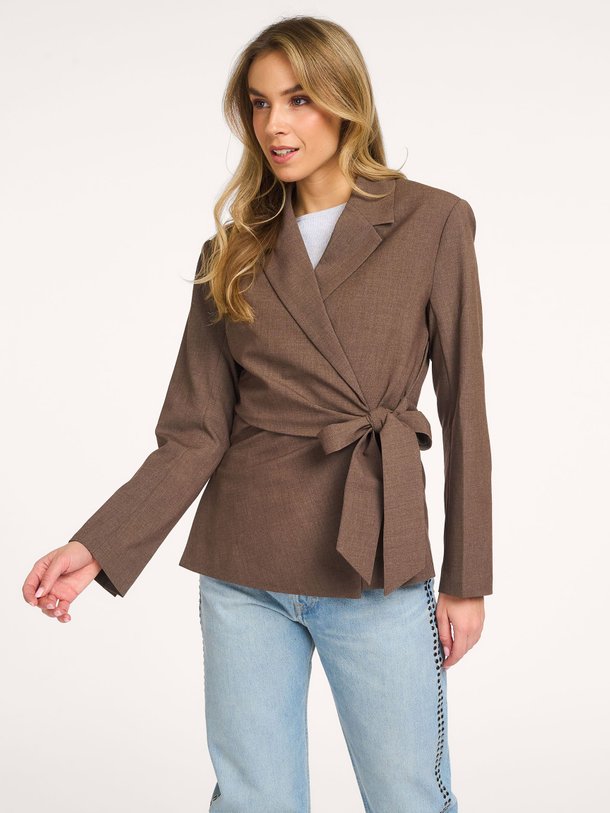 Ontdek de Dakota geweven gemêleerde blazer van Second Female in de kleur Bruin bij Orangebag. Op werkdagen voor 21:45 besteld, morgen in huis.