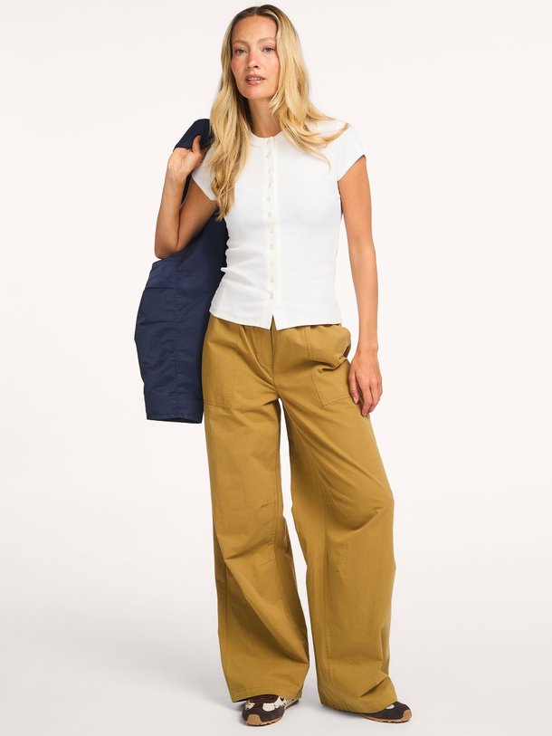 Ontdek de Vilson organic cottonmix rib vest van Modstrom in de kleur Off-white bij Orangebag. Op werkdagen voor 21:45 besteld, morgen in huis.