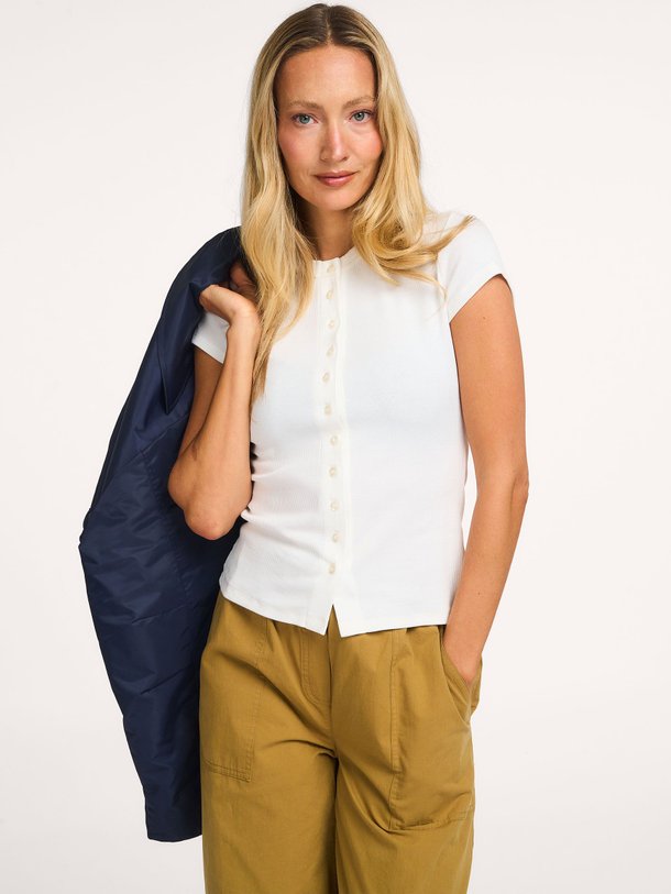 Ontdek de Vilson organic cottonmix rib vest van Modstrom in de kleur Off-white bij Orangebag. Op werkdagen voor 21:45 besteld, morgen in huis.