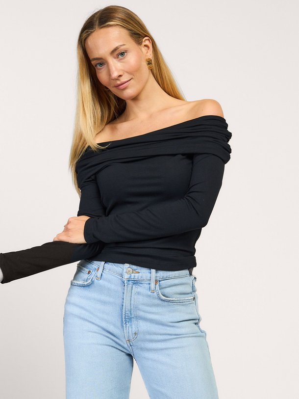 Ontdek de Tokyo viscosemix off shoulder top van Freebird in de kleur zwart bij Orangebag. Op werkdagen voor 21:45 besteld, morgen in huis.