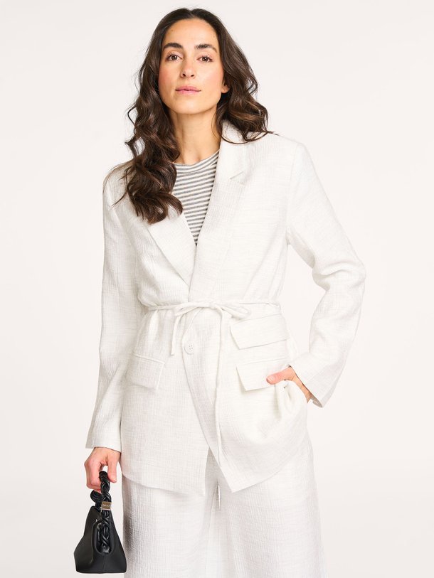 Ontdek de Brie viscosemix seersucker blazer van Copenhagen Muse in de kleur off-white bij Orangebag. Op werkdagen voor 21:45 besteld, morgen in huis.