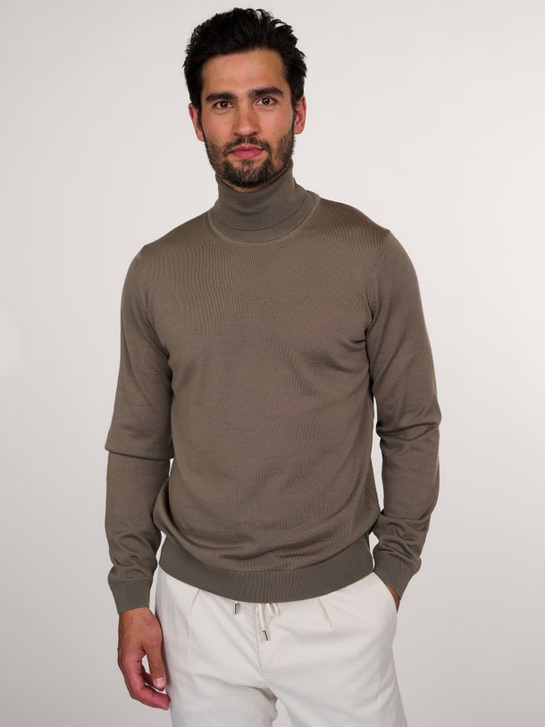 Ontdek de Musso wollen coltrui van Boss in de kleur army bij Orangebag. Op werkdagen voor 21:45 besteld, morgen in huis.