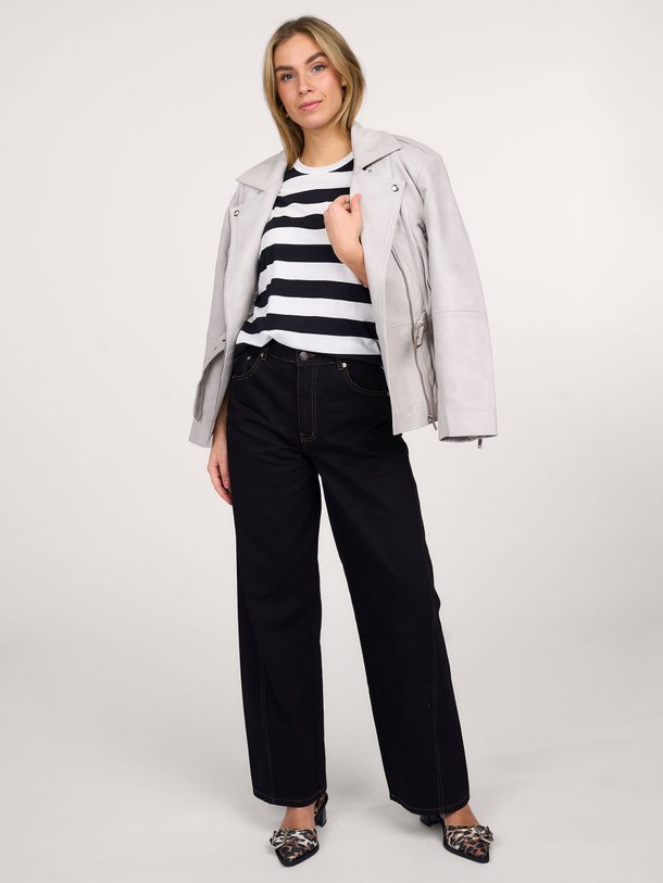 Ontdek de Organic cotton gestreept T-shirt van Mads Norgaard in de kleur zwart bij Orangebag. Op werkdagen voor 21:45 besteld, morgen in huis.