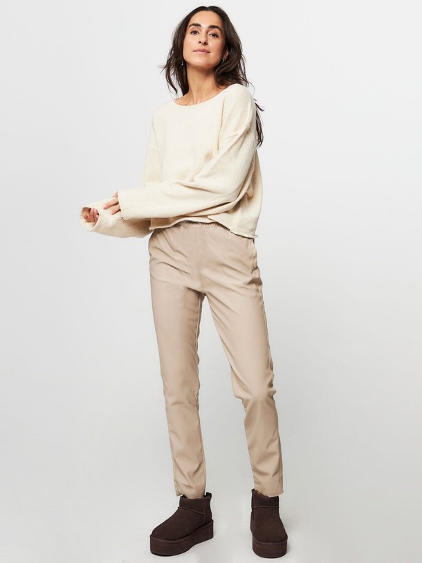 Ontdek de Colette leatherlook relaxed fit broek van Knit-ted in de kleur zand bij Orangebag. Op werkdagen voor 21:45 besteld, morgen in huis.