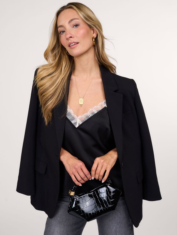 Ontdek de Ipso geweven top met kant van Dante 6 in de kleur zwart bij Orangebag. Op werkdagen voor 21:45 besteld, morgen in huis.