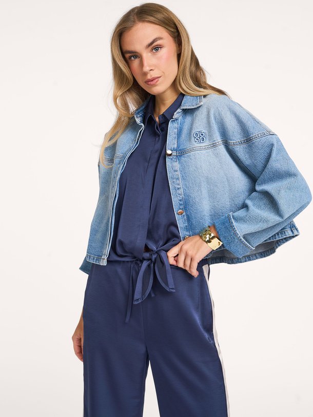 Ontdek de Talisa denim jack van Dante 6 in de kleur Blauw bij Orangebag. Op werkdagen voor 21:45 besteld, morgen in huis.