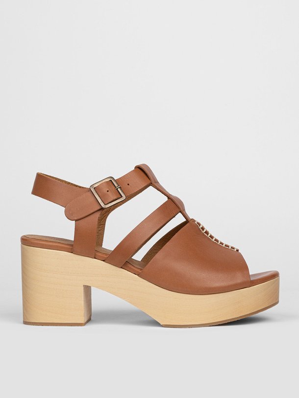 Ontdek de Casares lederen sandalen van Sessun in de kleur cognac bij Orangebag. Op werkdagen voor 21:45 besteld, morgen in huis.