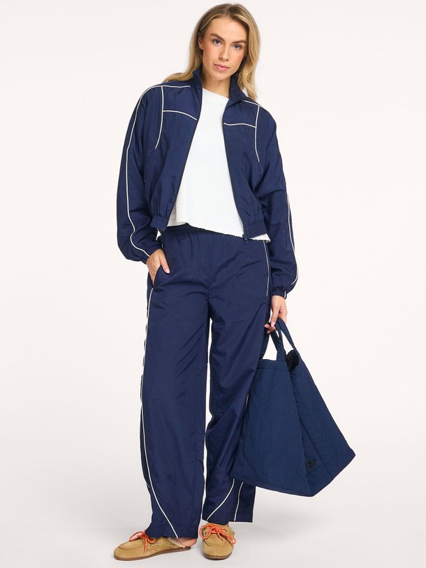 Ontdek de Homyu geweven shopper van Bellerose in de kleur Donkerblauw bij Orangebag. Op werkdagen voor 21:45 besteld, morgen in huis.