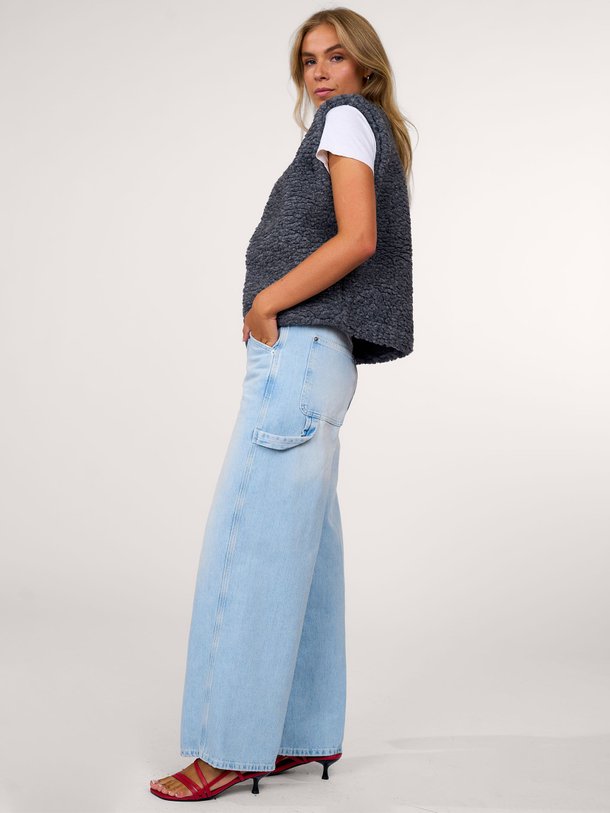 Ontdek de Mid waist wide leg non-stretch jeans van Re/Done in de kleur lichtblauw bij Orangebag. Op werkdagen voor 21:45 besteld, morgen in huis.