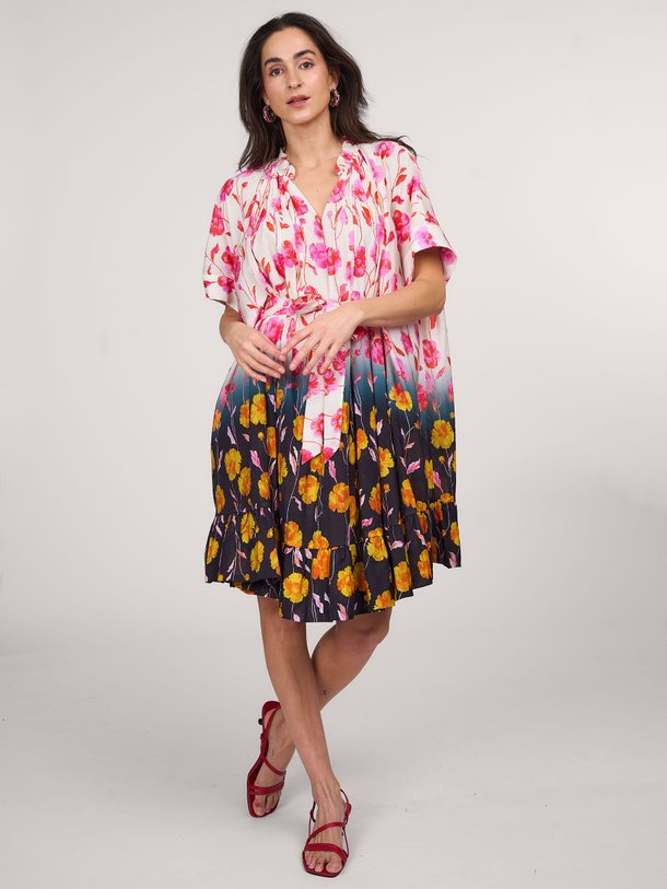 Ontdek de Heliotrope viscosemix jurk met print van Essentiel Antwerp in de kleur roze bij Orangebag. Op werkdagen voor 21:45 besteld, morgen in huis.