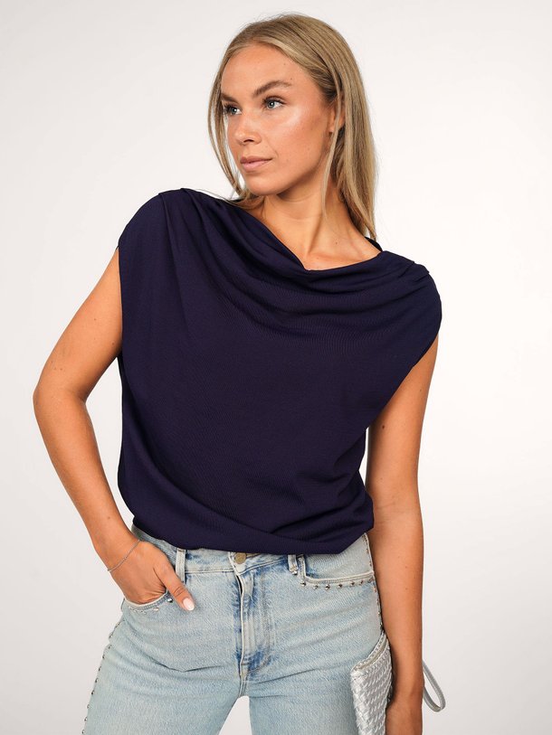 Ontdek de Soroko viscosemix off shoulder top van Dante 6 in de kleur donkerblauw bij Orangebag. Op werkdagen voor 21:45 besteld, morgen in huis.