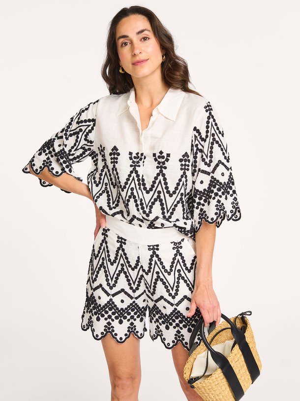 Ontdek de Embroidery viscose/linnenmix blouse van Copenhagen Muse in de kleur off-white bij Orangebag. Op werkdagen voor 21:45 besteld, morgen in huis.