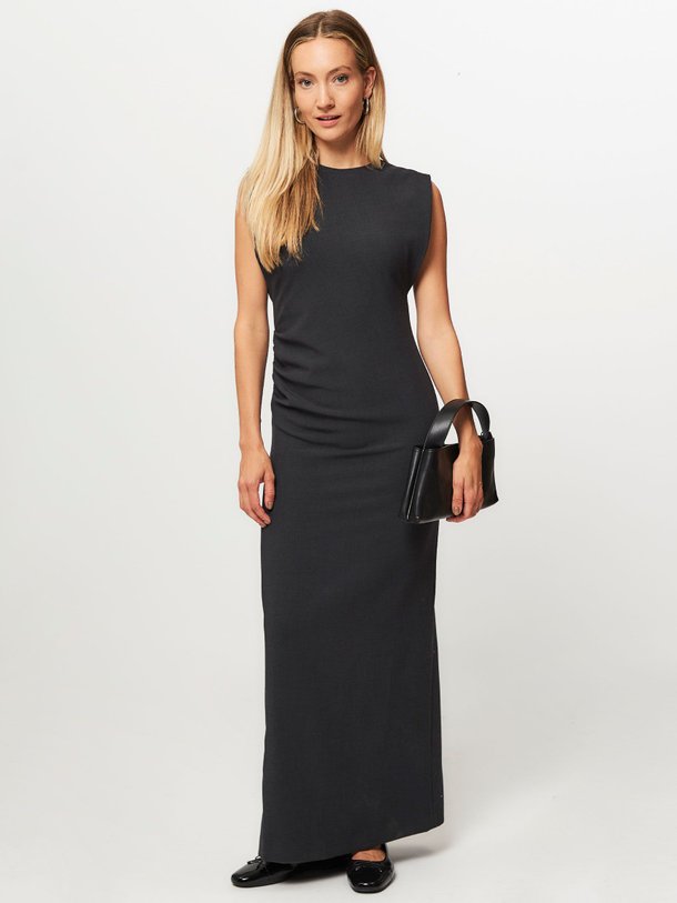 Ontdek de Sol rayonmix maxi jurk van Graumann in de kleur antraciet bij Orangebag. Op werkdagen voor 21:45 besteld, morgen in huis.