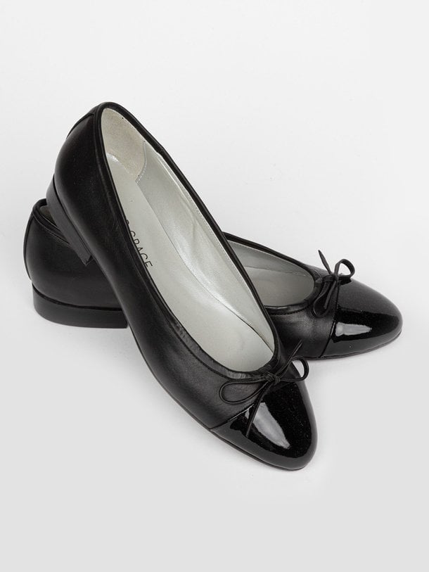Ontdek de Amelia lederen ballerina's van Silver Grace in de kleur zwart bij Orangebag. Op werkdagen voor 21:45 besteld, morgen in huis.