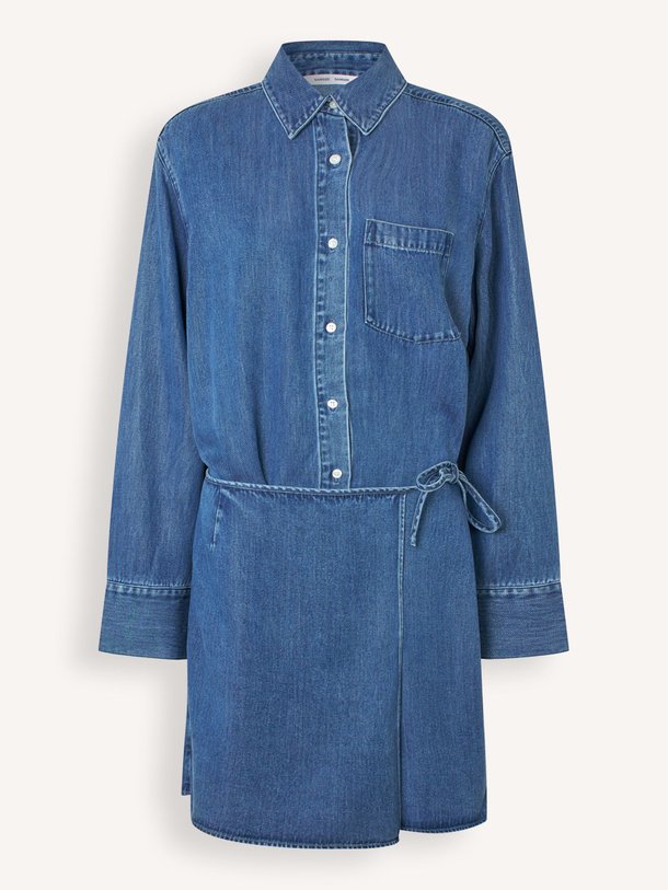Ontdek de Sasky lyocell overslag jurk van Samsoe Samsoe in de kleur Blauw bij Orangebag. Op werkdagen voor 21:45 besteld, morgen in huis.